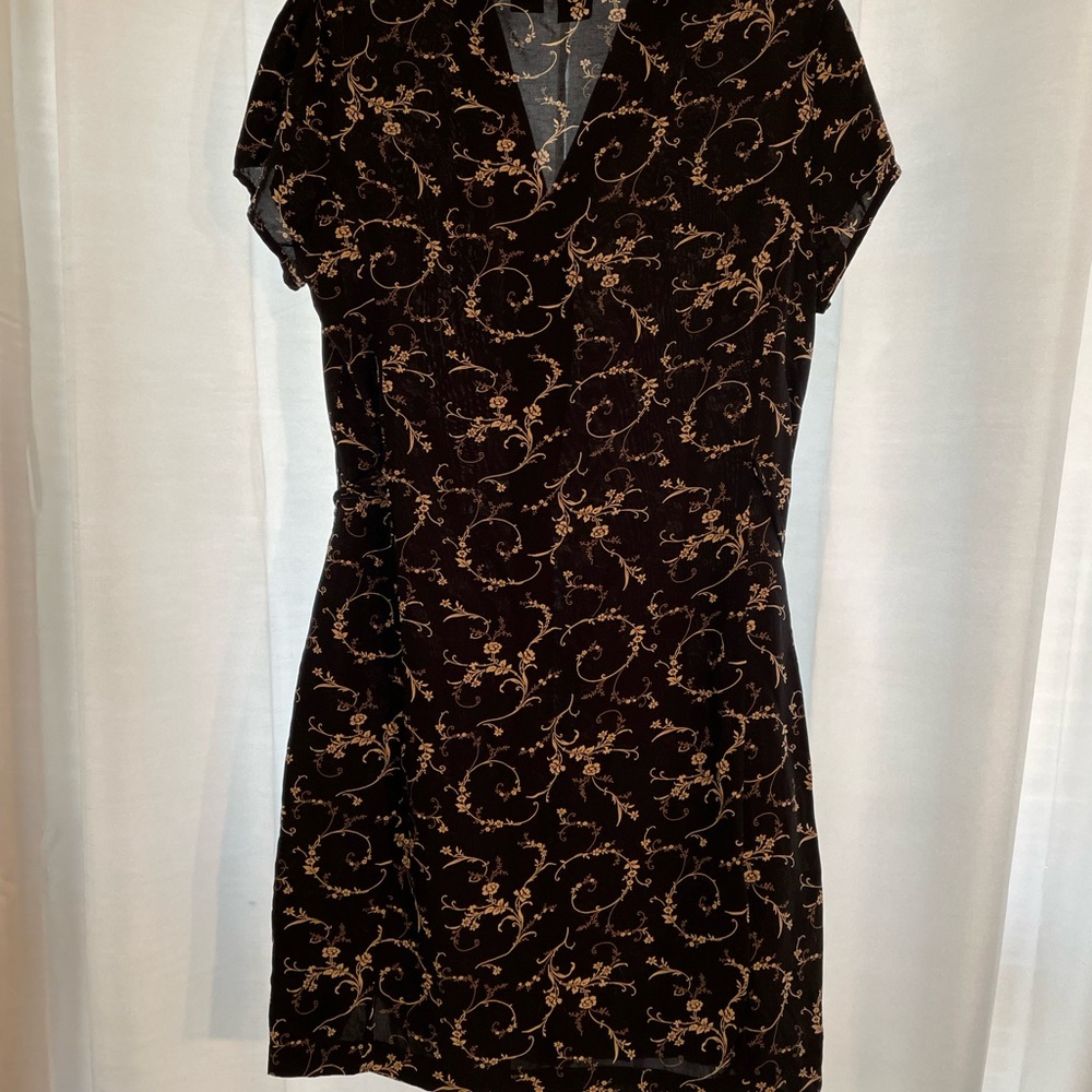 Gap Versatile darling dress size M Black and Tan .